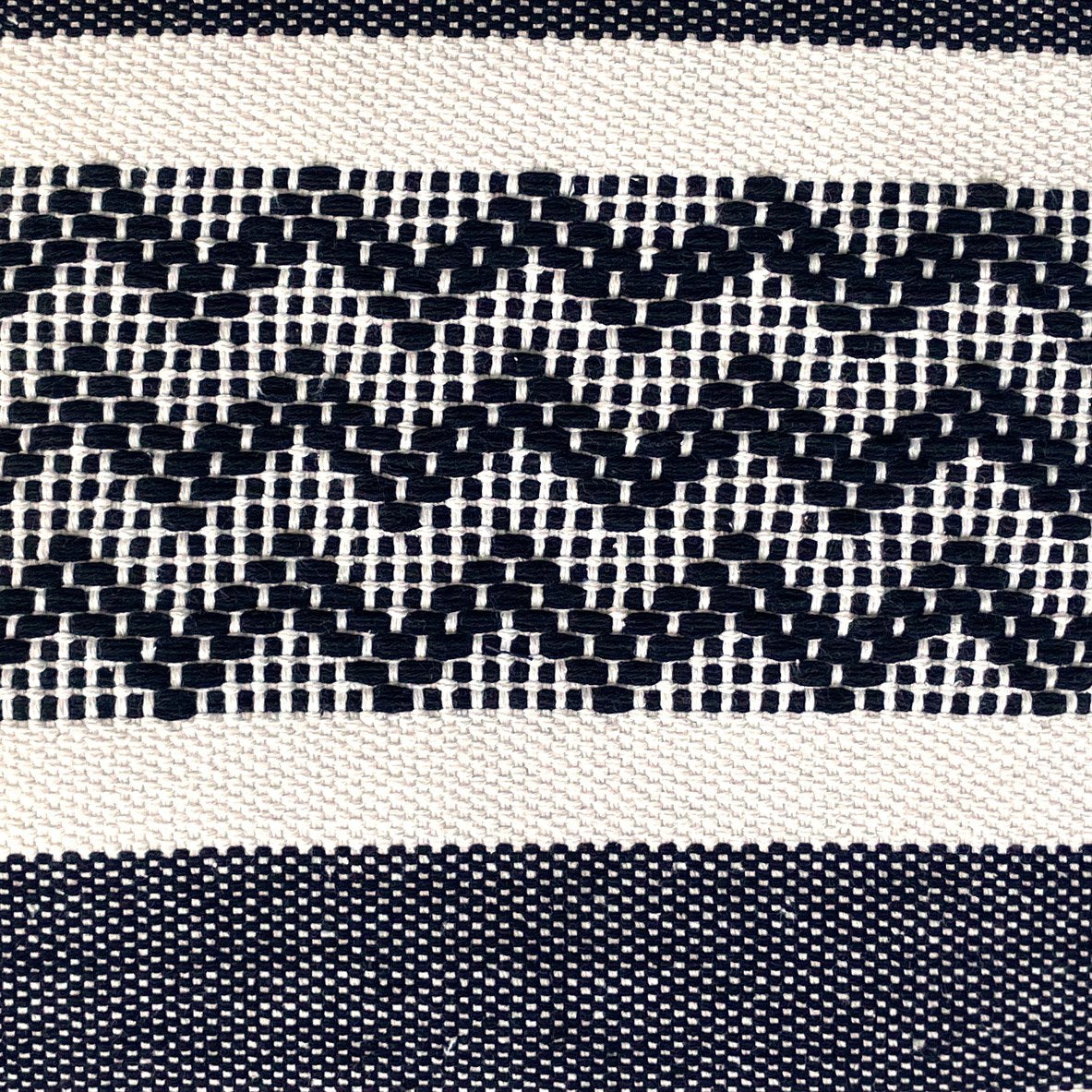 Zig Zag Accent Cotton Pillow Cover. - l'Ame du temps