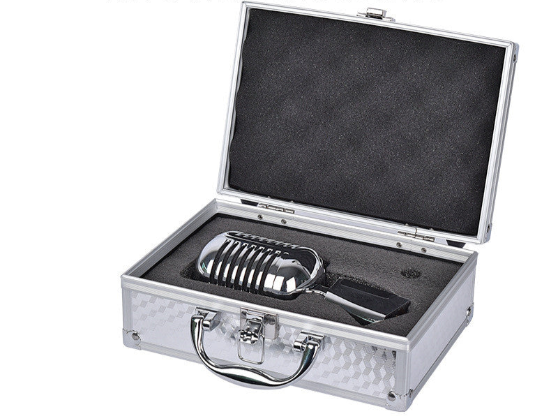 Microphone vintage en métal pour scène - Accessoire de performance à fil - l'Ame du temps 