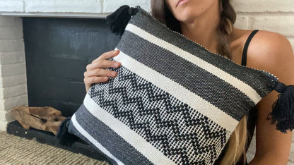 Zig Zag Accent Cotton Pillow Cover. - l'Ame du temps 