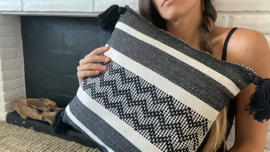 Zig Zag Accent Cotton Pillow Cover. - l'Ame du temps 