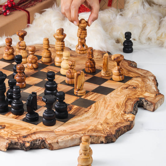 Handcrafted Olive Wood Chess Set with Natural Edges - l'Ame du temps 